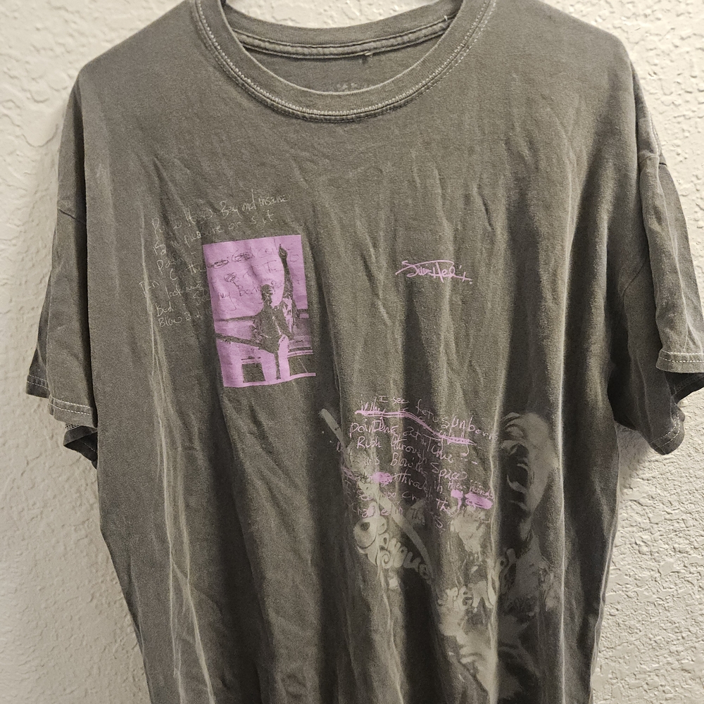 Vintage-Inspired Gray Graphic Tee